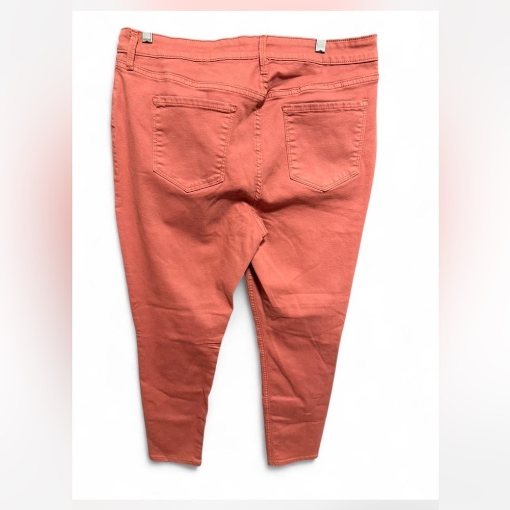 Old Navy Women's Salmon Skinny Jeans - Picture 3 of 9